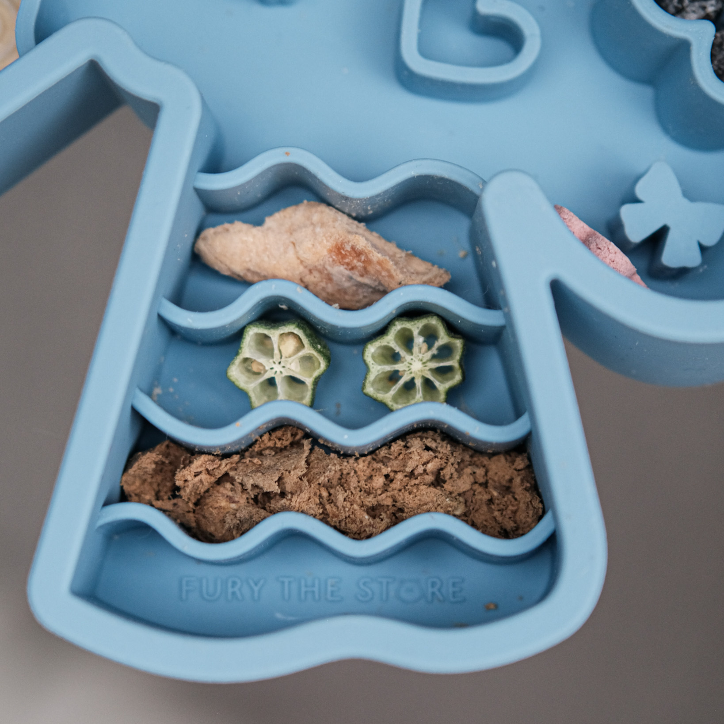 coquette forage feeder in blueberry (blue)