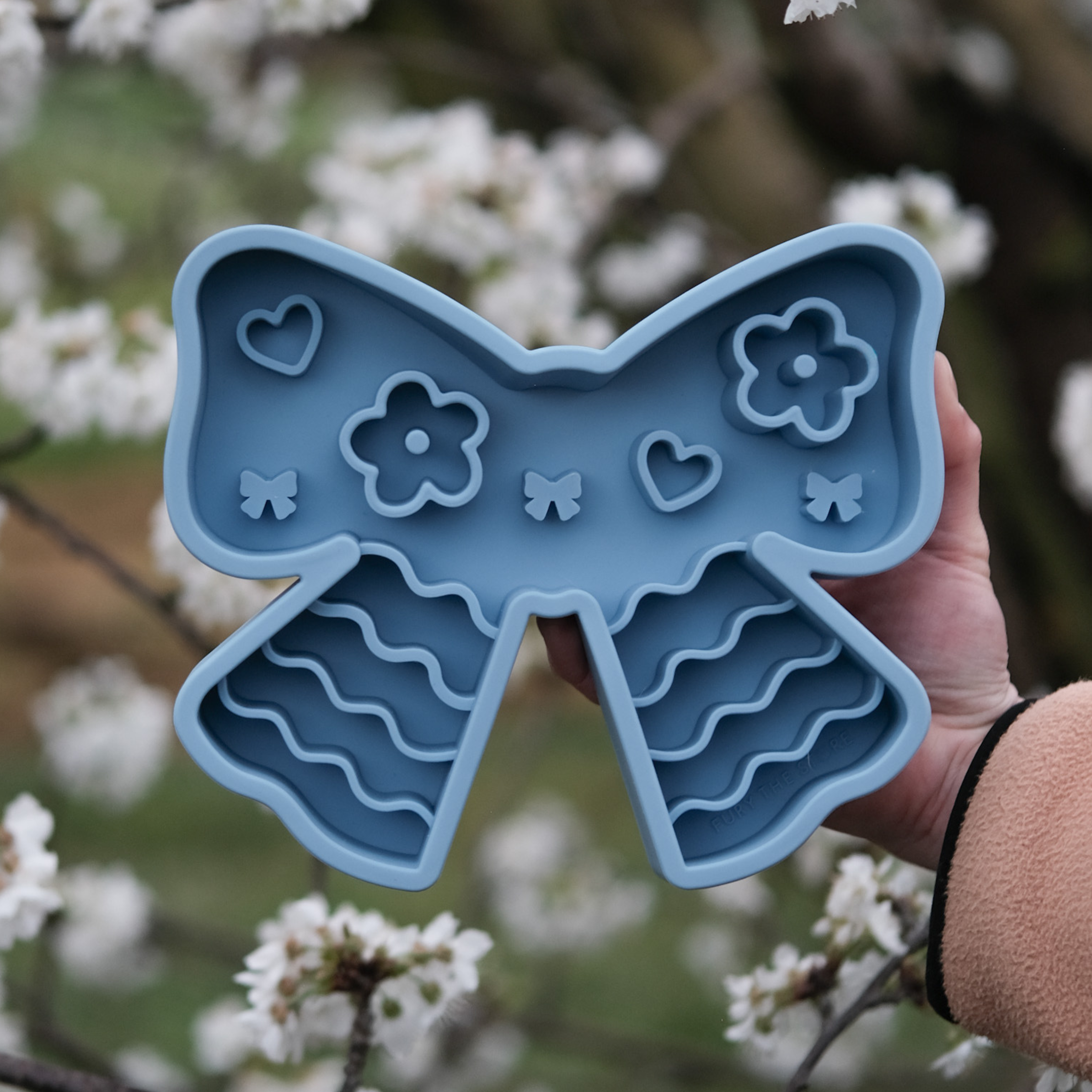 coquette forage feeder in blueberry (blue)