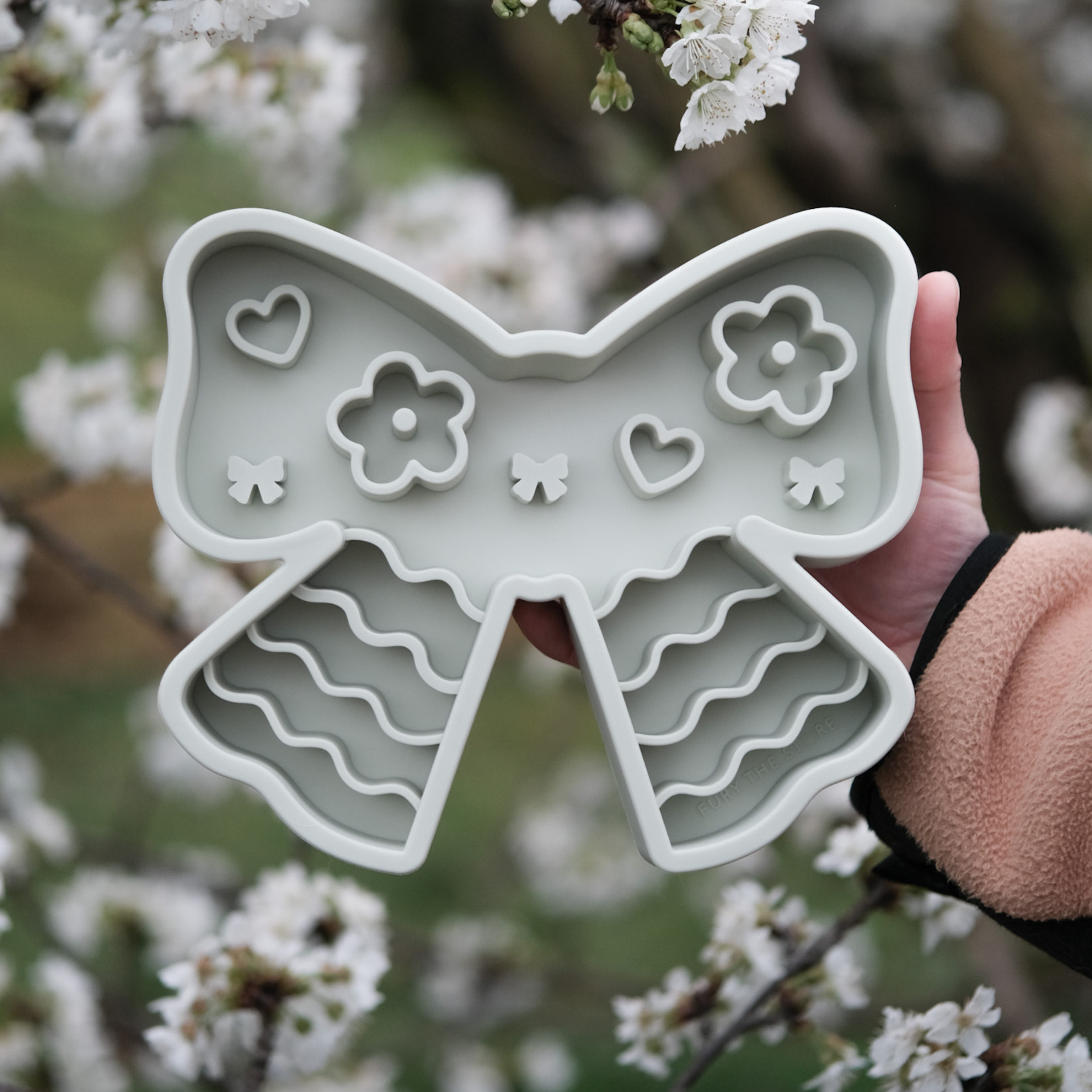 coquette forage feeder in matcha (sold out)