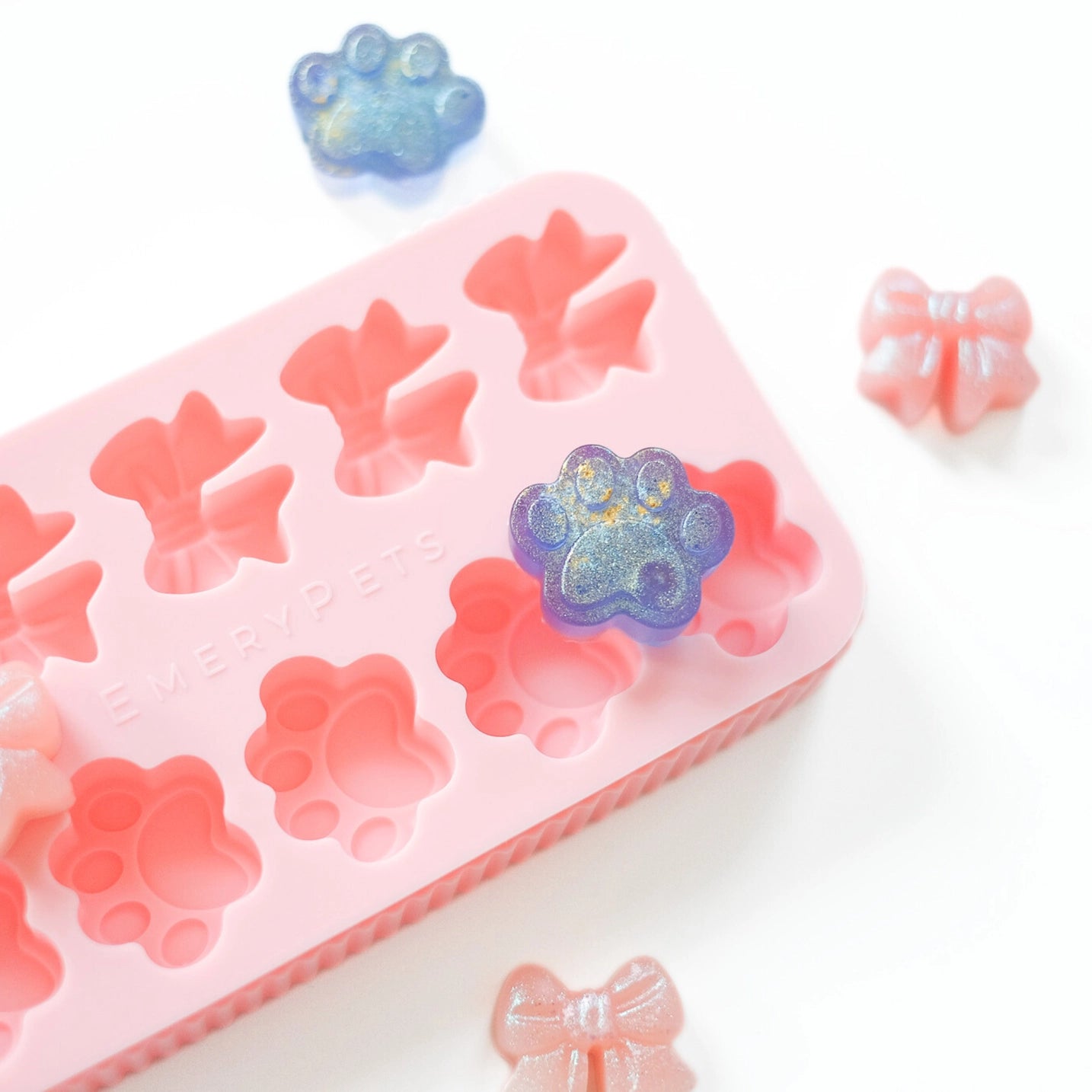 bow + paw treat mold | emerypets