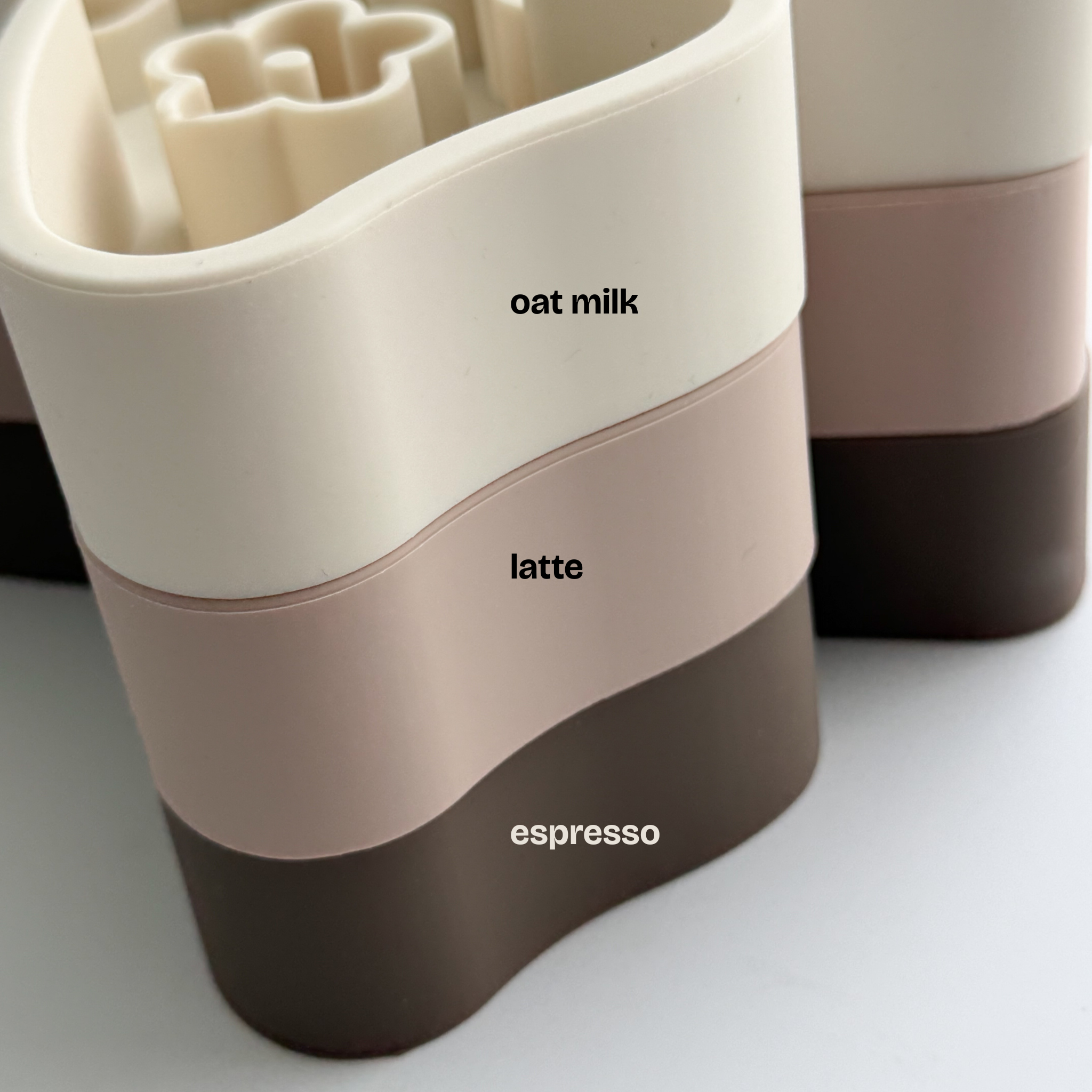 coquette forage feeder in latte