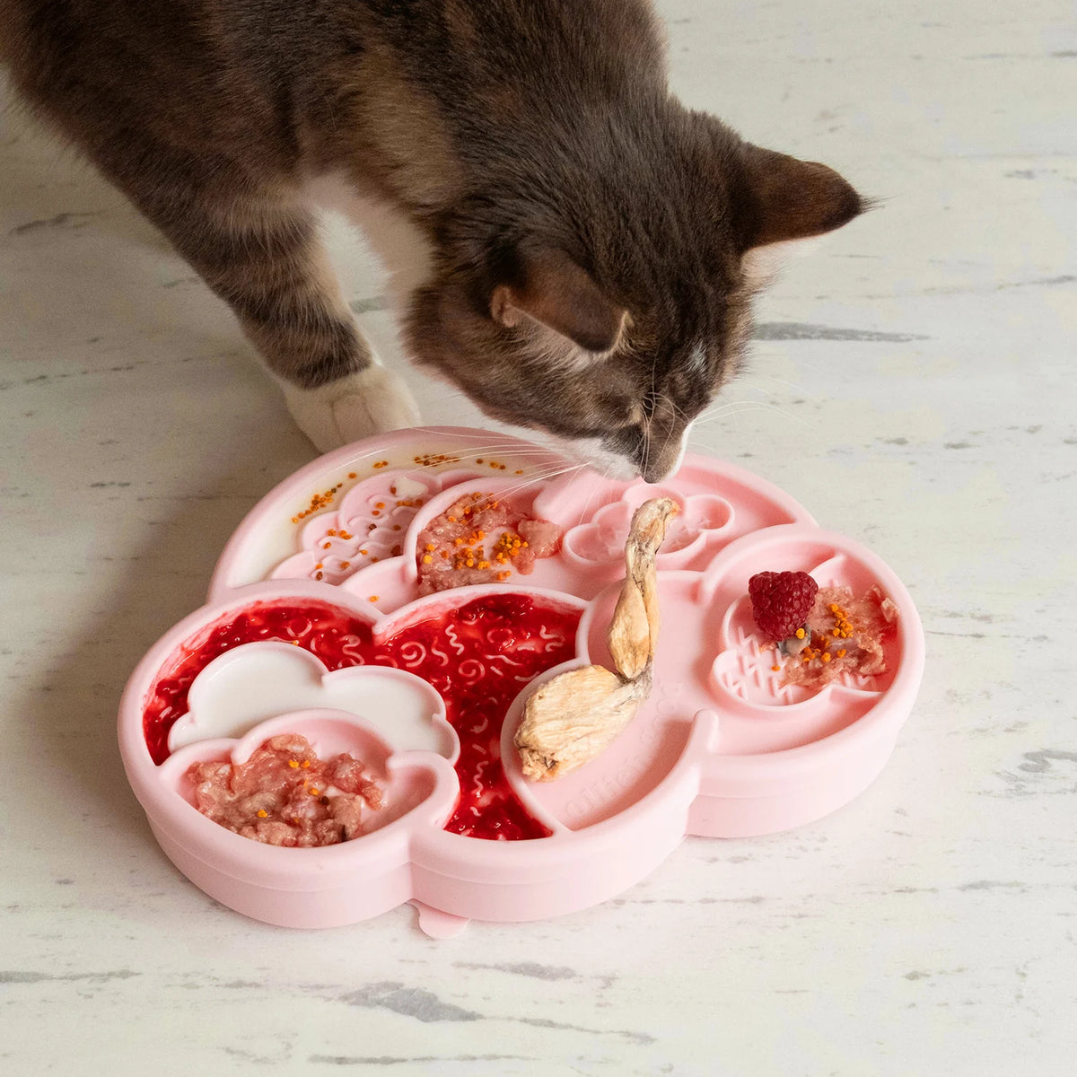 cloud nine lick mat & lid | olliebgood