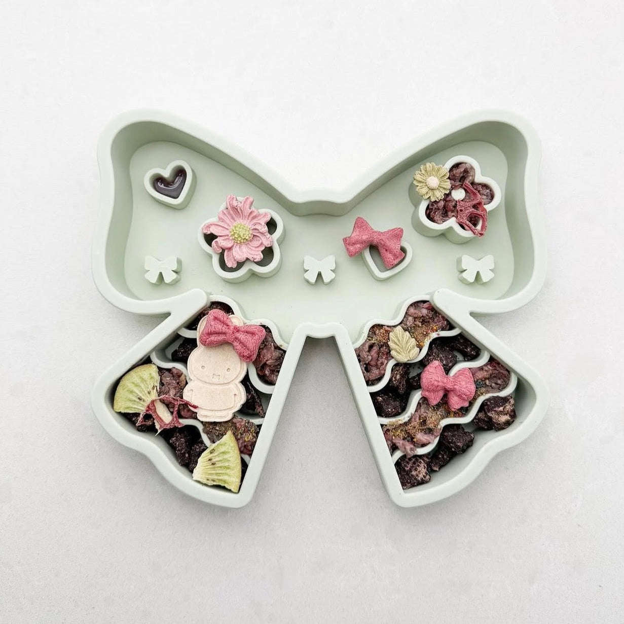 coquette forage feeder in matcha (sold out)
