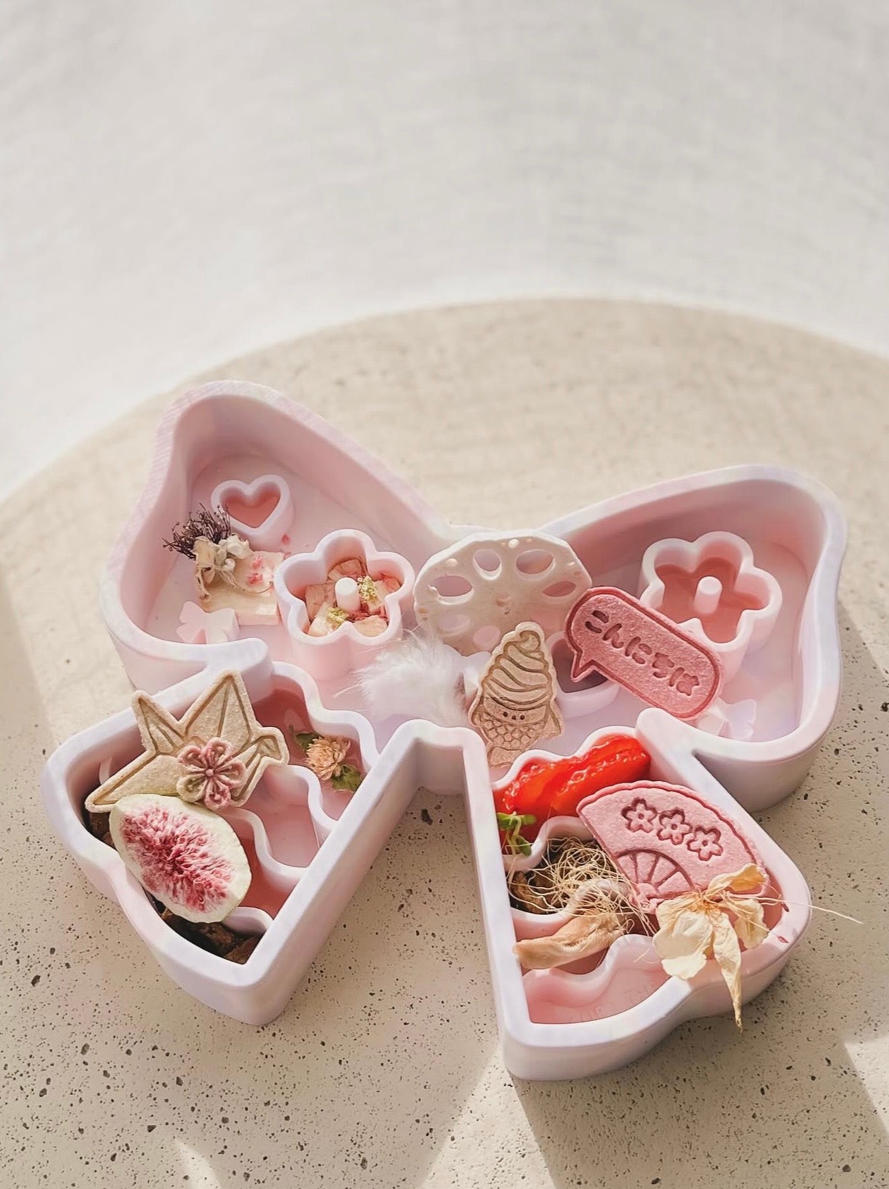 coquette forage feeder in unicorn sorbet