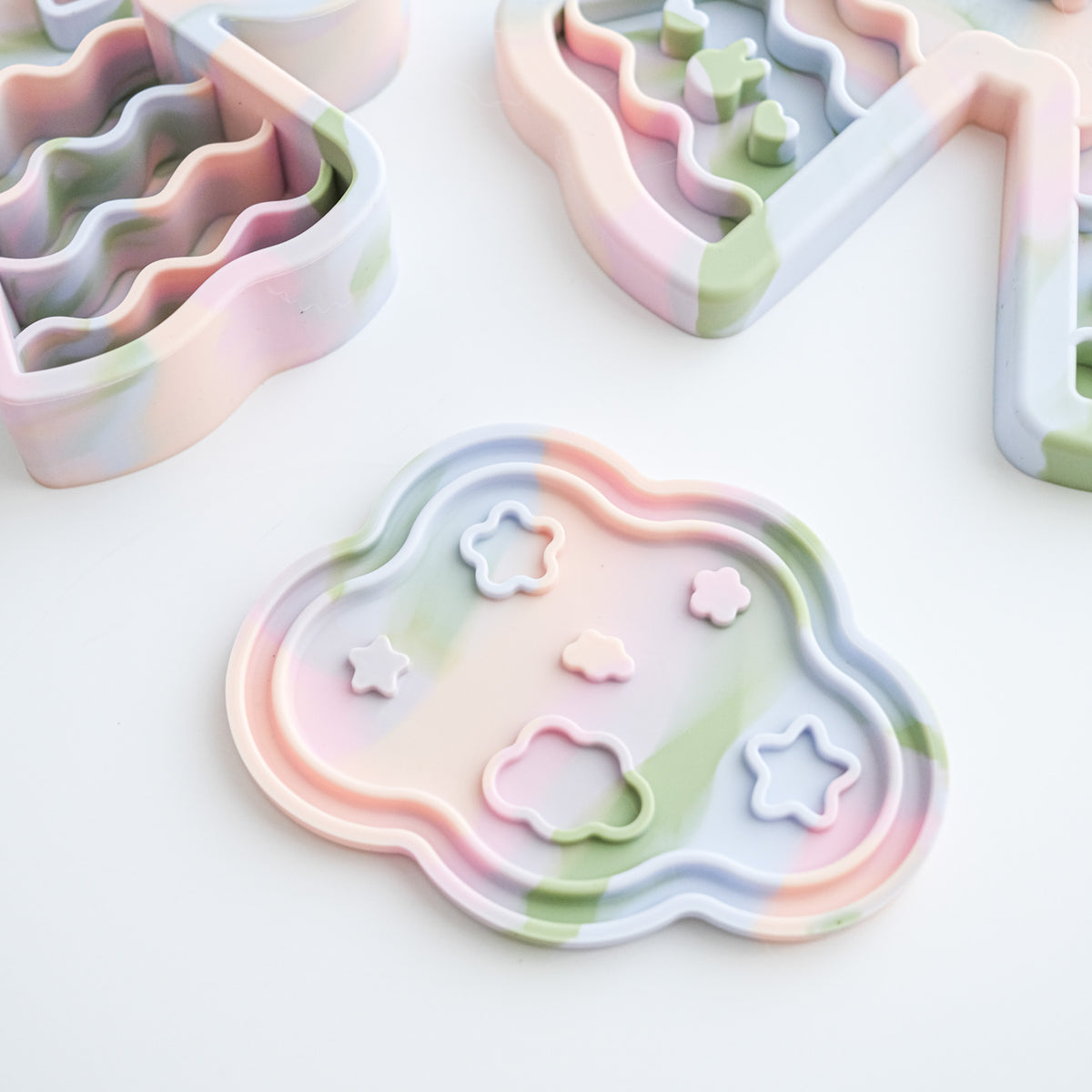 nimbus forage feeder set in rainbow