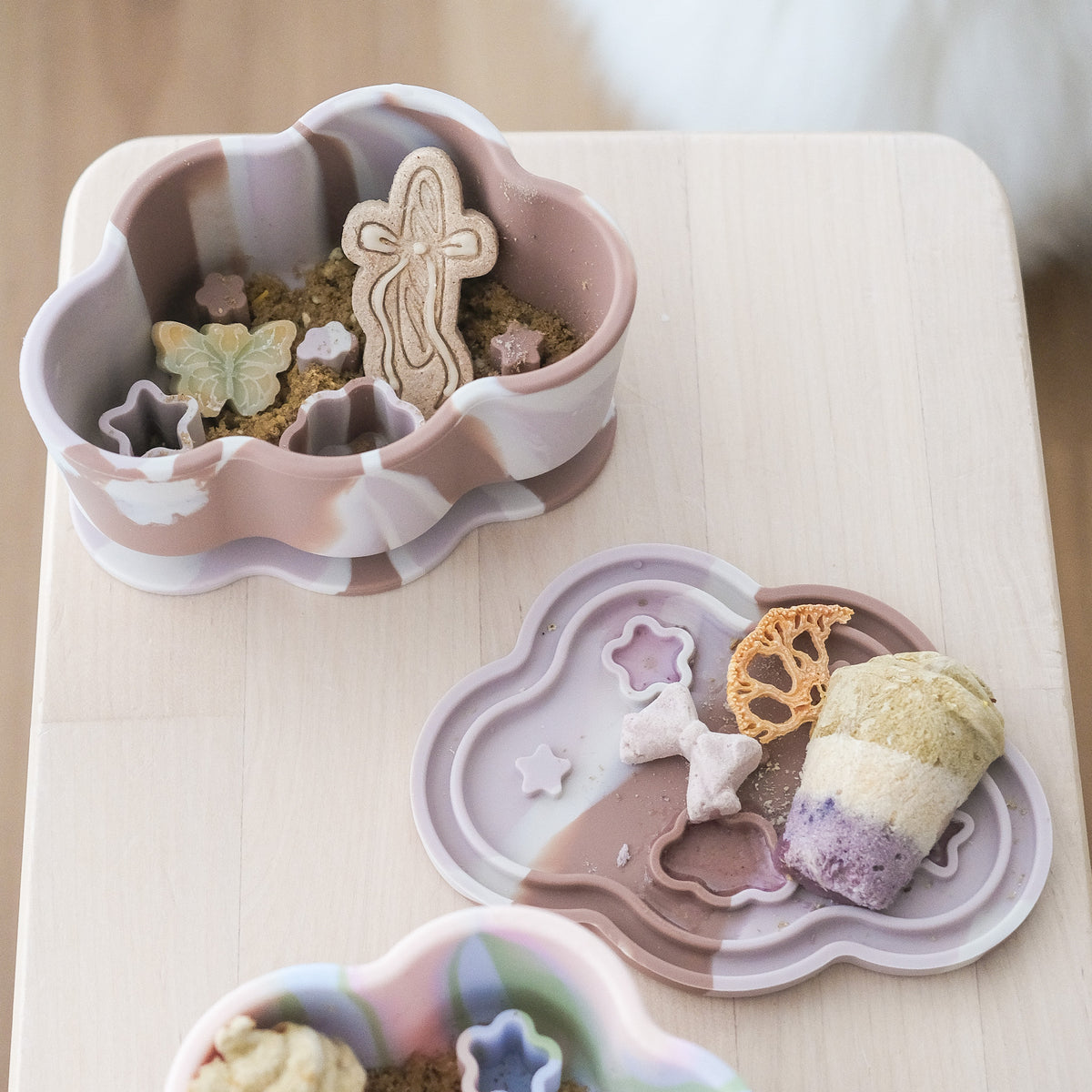 nimbus forage feeder set in neapolitan ice cream