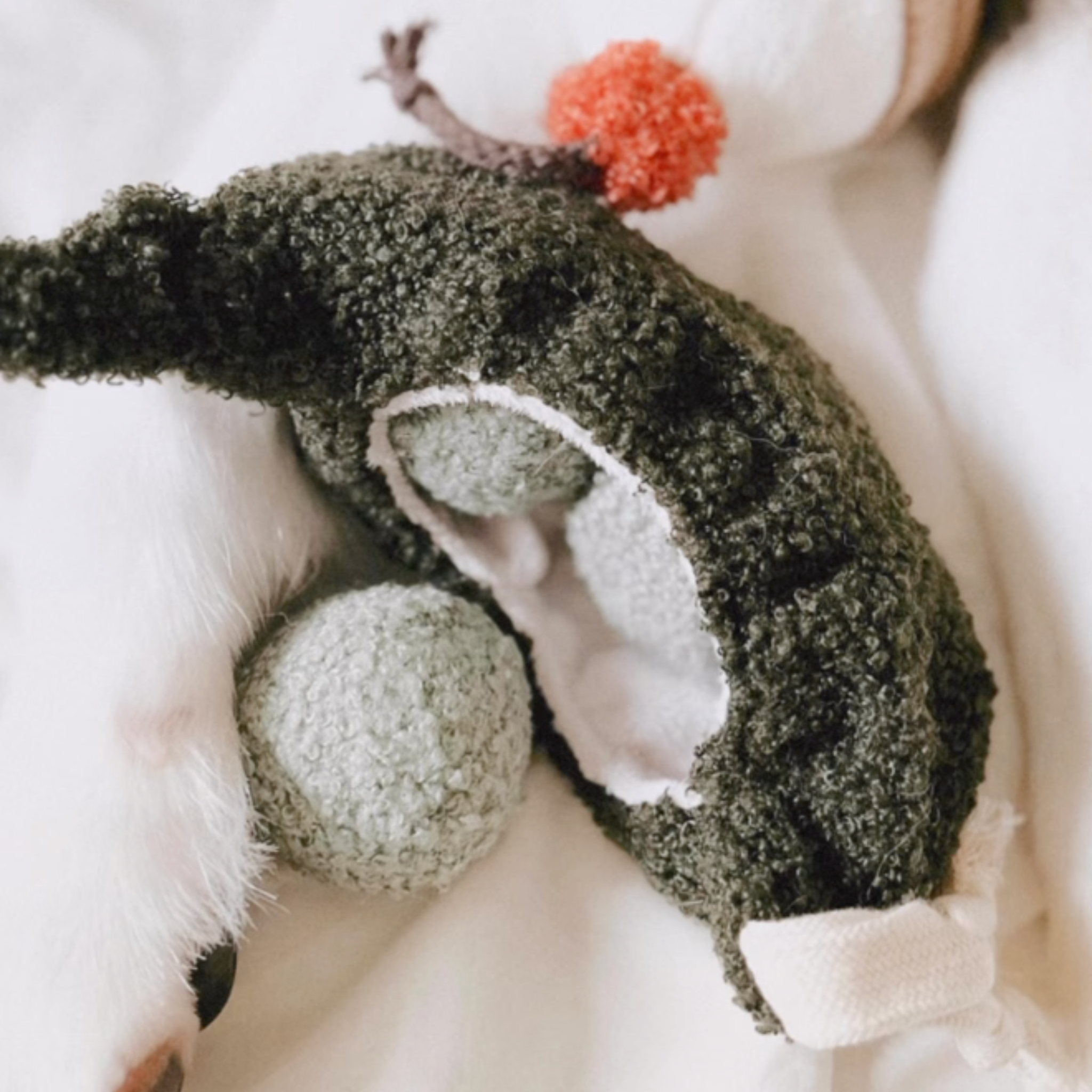 PEA POP SNUFFLE TOY